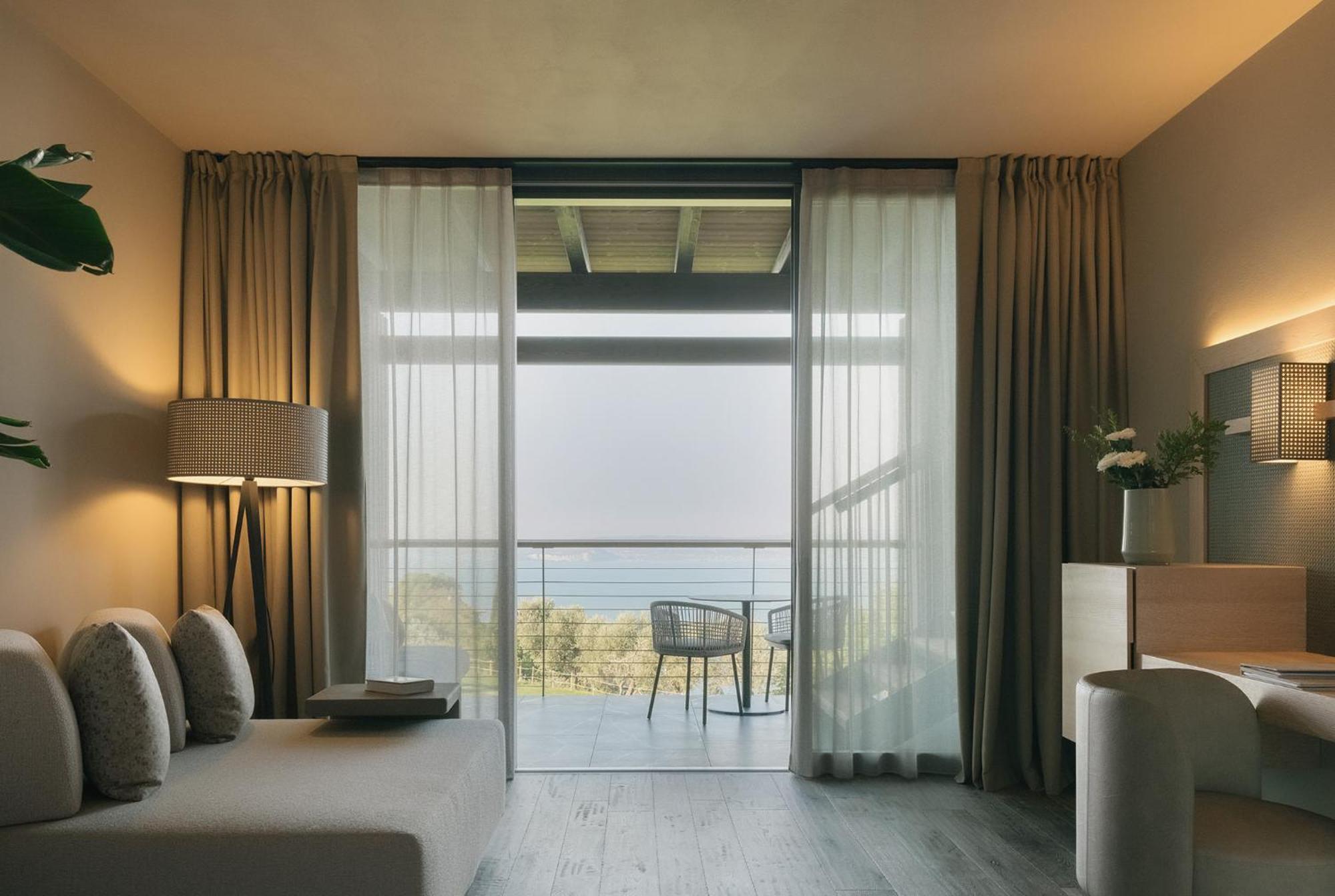 Hotel Cape Of Senses Torri Del Benaco Habitación foto