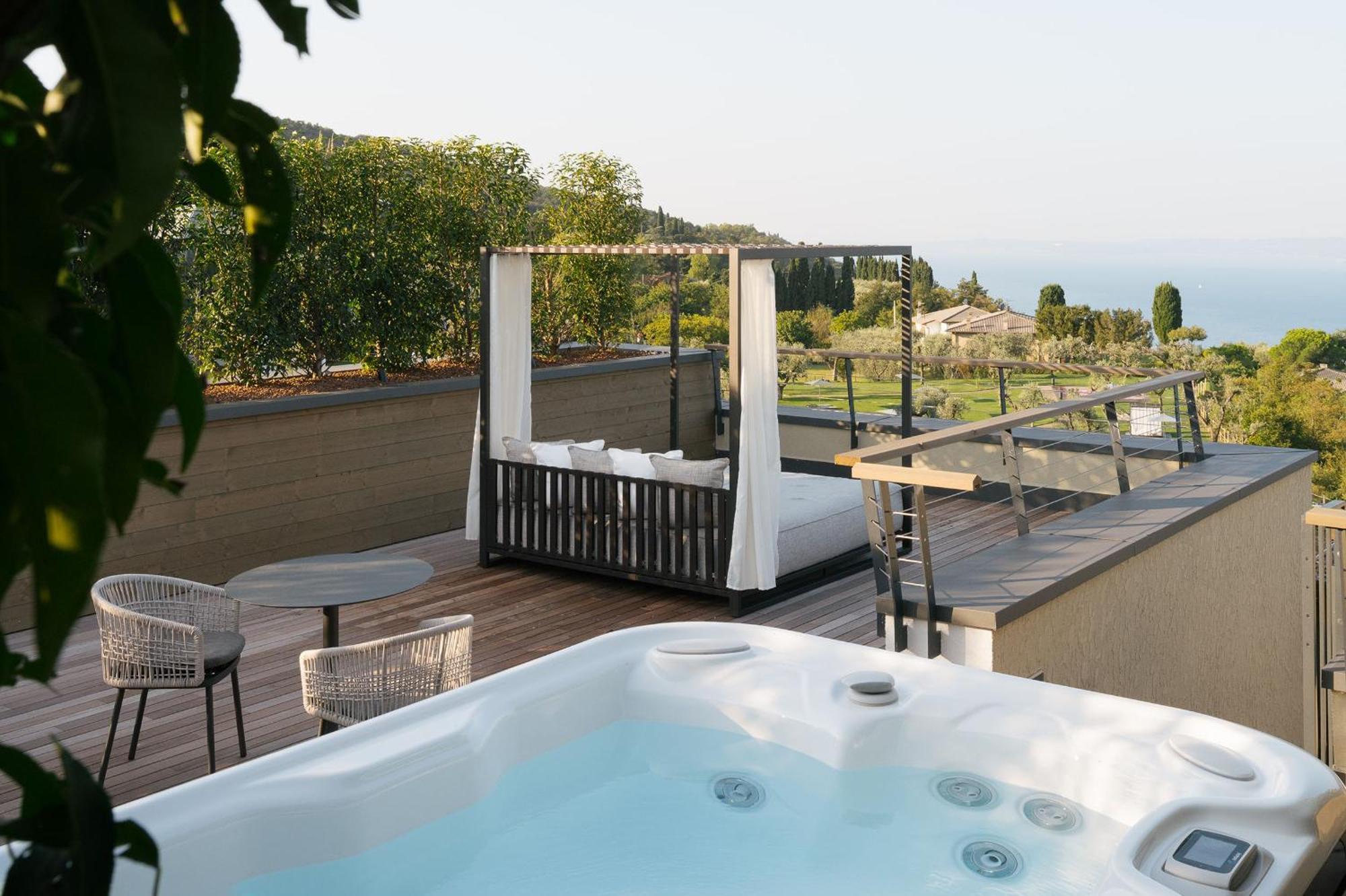 Hotel Cape Of Senses Torri Del Benaco Exterior foto